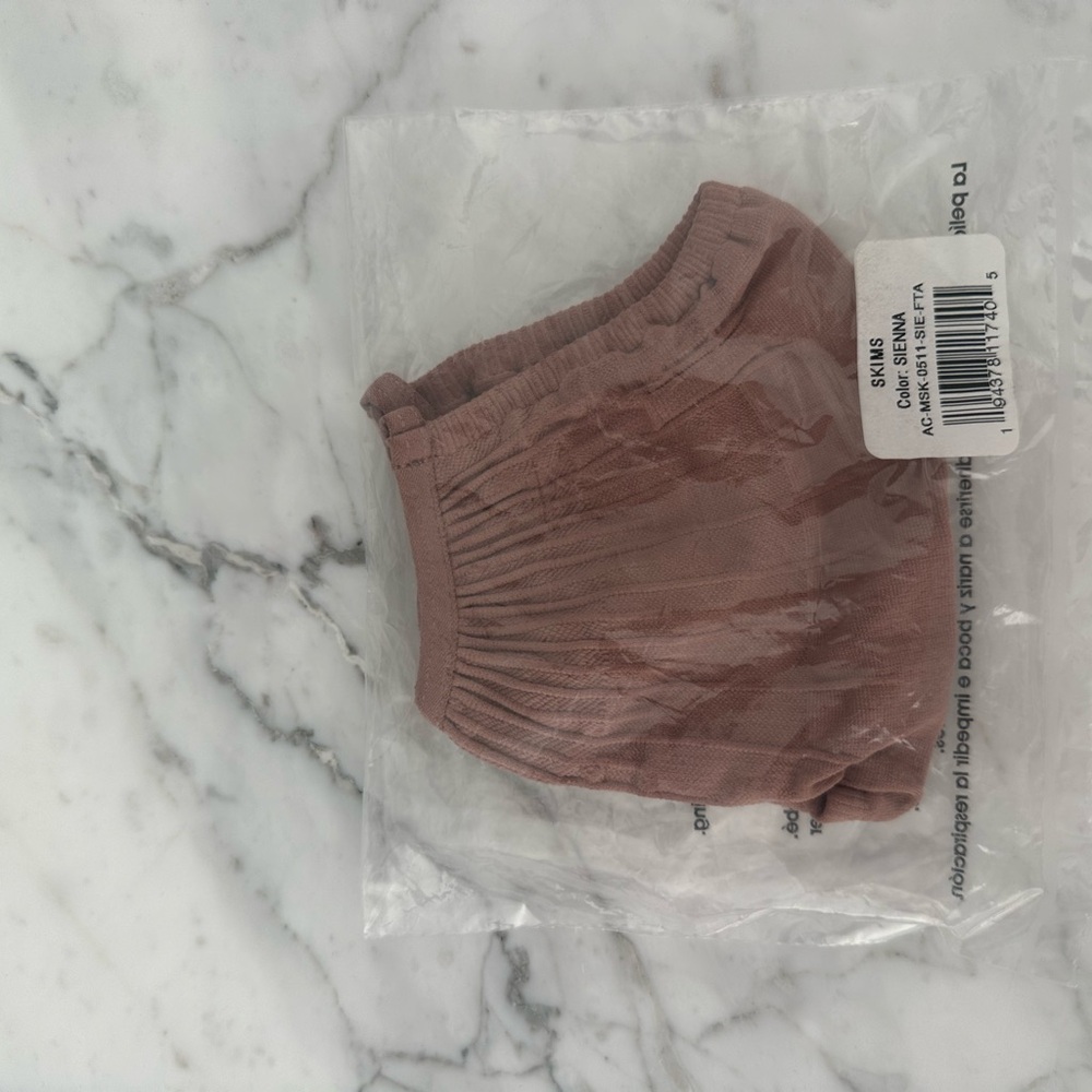 NWT | SKIMS Face Mask | Sienna